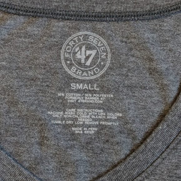 Classic Women's Official Knicks V-Neck T-shirt with Patch Lettering, Size Small - Picture 3 of 6